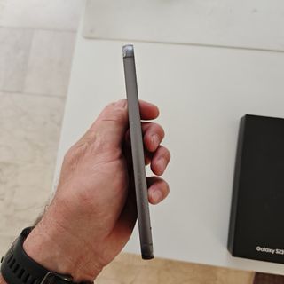 Samsung Galaxy S23 FE in ottime condizioni, praticamente nuovo