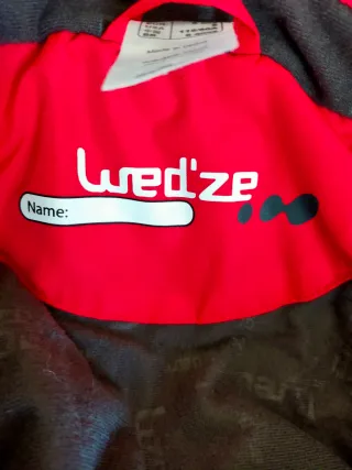 Tuta da sci rossa e guanti