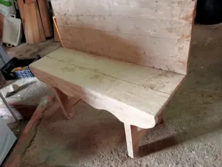 Banco de madera antiguo para restaurar