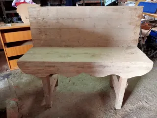 Banco de madera antiguo para restaurar