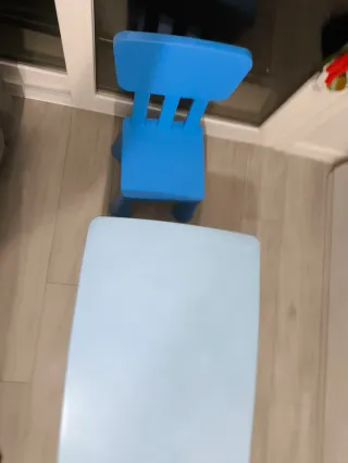 Mesa infantil azul MAMMUT de ikea