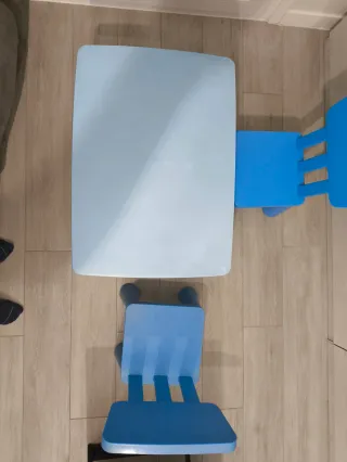 Mesa infantil azul MAMMUT de ikea