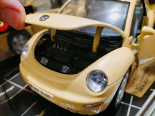 Volkswagen New Beetle Bburago 1/18