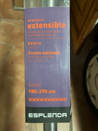 Barra de cortina de metal plateada