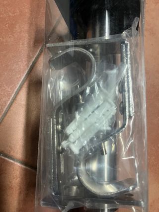 Barra de cortina de metal plateada