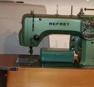 Máquina de coser Refrey 427 VZ