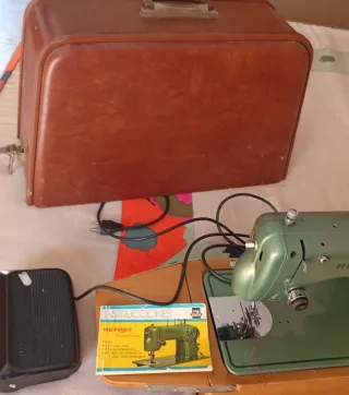 Máquina de coser Refrey 427 VZ