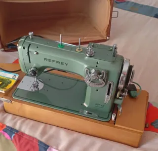 Máquina de coser Refrey 427 VZ
