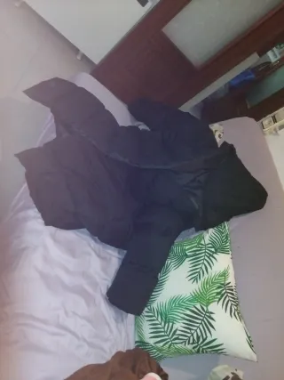 Abrigo plumífero negro