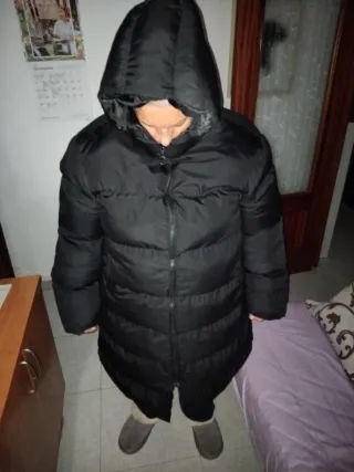 Abrigo plumífero negro