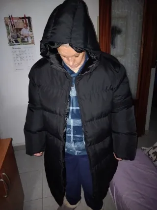 Abrigo plumífero negro