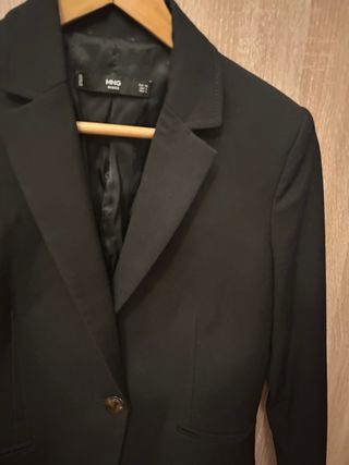 Traje chaqueta blazer y pantalón negros casi nuevo