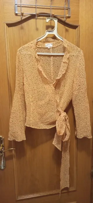 Conjunto Falda y Blusa estampada a contraste.