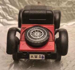 Coche miniatura rojo H.W.05