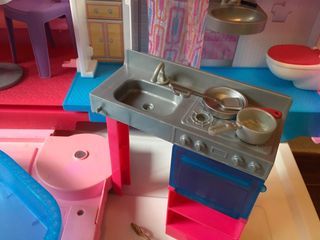 Autocaravana Barbie con Piscina y Accesorios