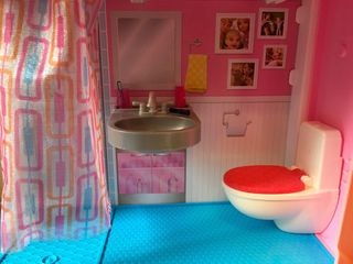 Autocaravana Barbie con Piscina y Accesorios