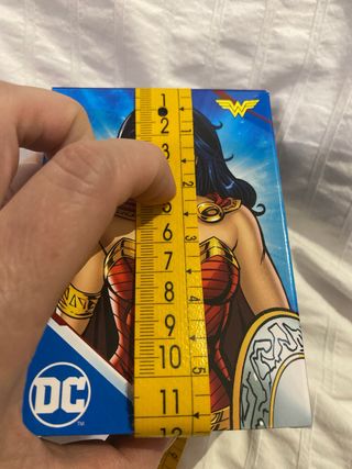 Figura Wonder Woman con LED