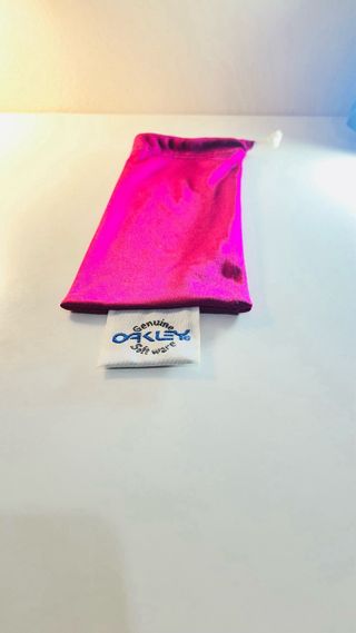 Occhiali da sole Oakley con lenti blu a specchio