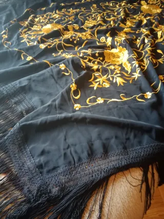 Mantón crespón bordado 140cm
