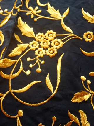 Mantón crespón bordado 140cm