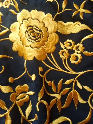 Mantón crespón bordado 140cm