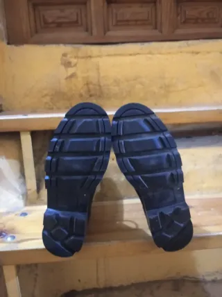 Stivali militari neri con fibbie