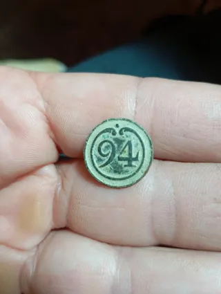 Botón francés antiguo con número 94