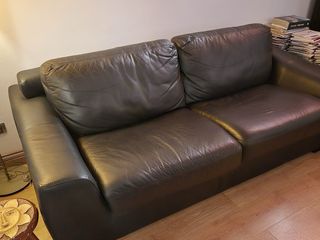 Sofá de piel negro/marrón