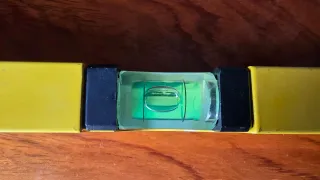 Nivel laser burbuja amarillo