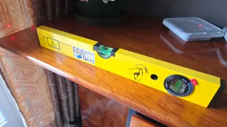 Nivel laser burbuja amarillo