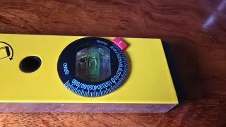 Nivel laser burbuja amarillo