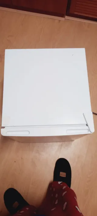 Nevera Kuntf pequeña blanca