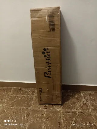 Cama elevada para mascotas roja