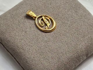 Colgante Oro 18k. Inicial letra D. NUEVO.