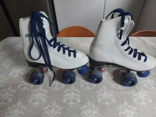 Patines bota de piel blancos 4 ruedas talla 35