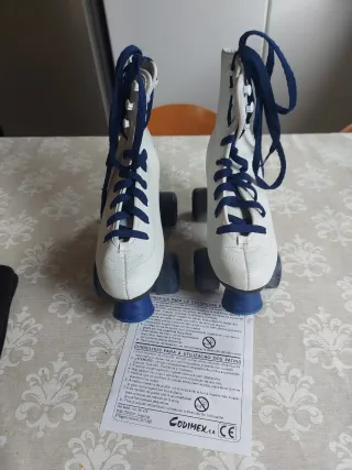 Patines bota de piel blancos 4 ruedas talla 35