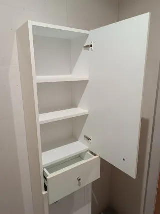 Armario de baño blanco