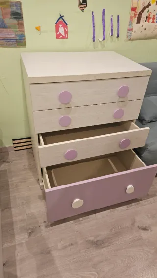 Cómoda infantil madera beige con cajones