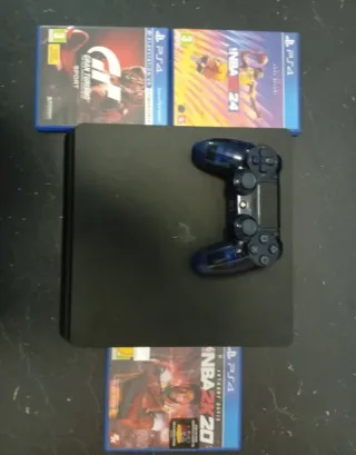 Console PS4 con 3 giochi