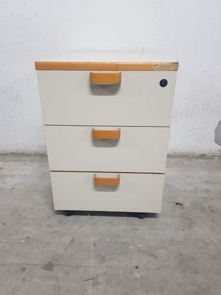 Mesita cajonera beige y marrón