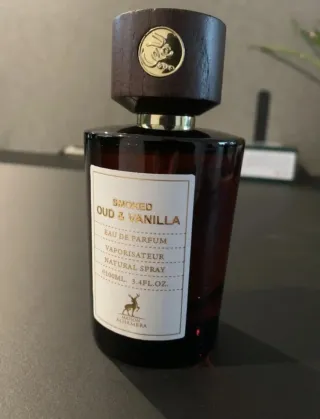 SMOKED OUD & VANILLA. Eau de Parfume.