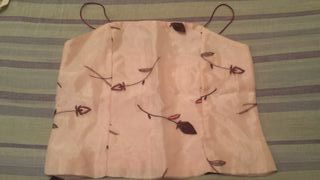 top rosa con estampado floral