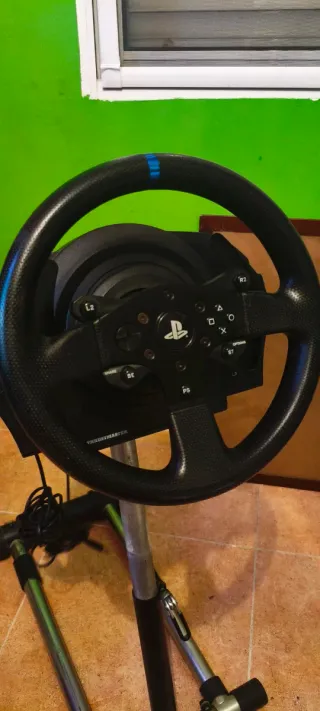 Volante Thrustmaster T300RS + Soporte