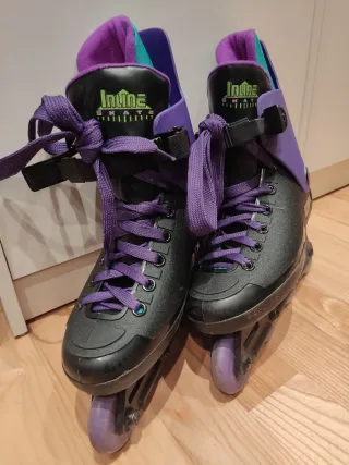 Patines en línea morados y negros