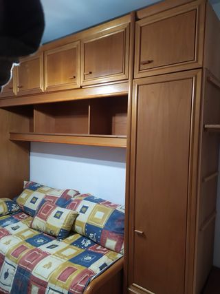 Mueble de dormitorio de madera