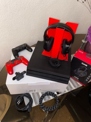 PS4 Pro + 2 controller + Cuffie da gioco GAME + grilletti
