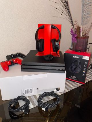 PS4 Pro + 2 controller + Cuffie da gioco GAME + grilletti