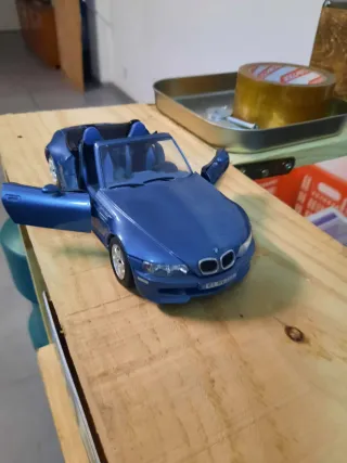 Coche BMW Z3 1/24 Azul