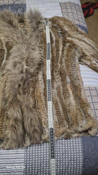 Abrigo  de piel  de.conejo y cuello de zorro