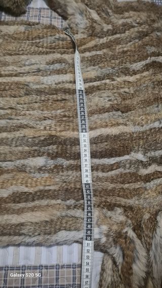 Abrigo  de piel  de.conejo y cuello de zorro